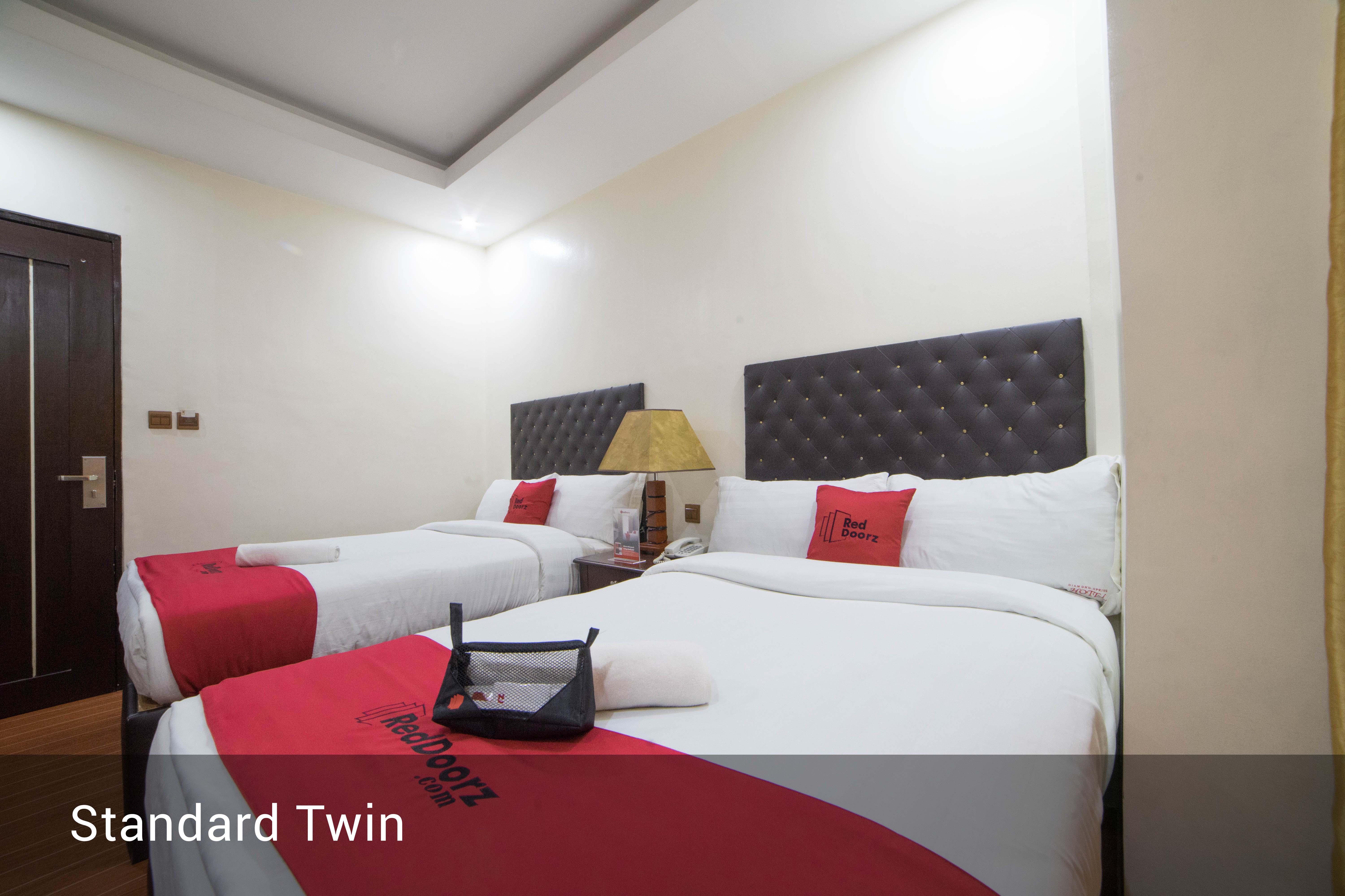 เรดดอร์ซ พลัส แอท บาลิบาโก อังเคเลสซิตี้ Hotel อังเฮเลส ภายนอก รูปภาพ