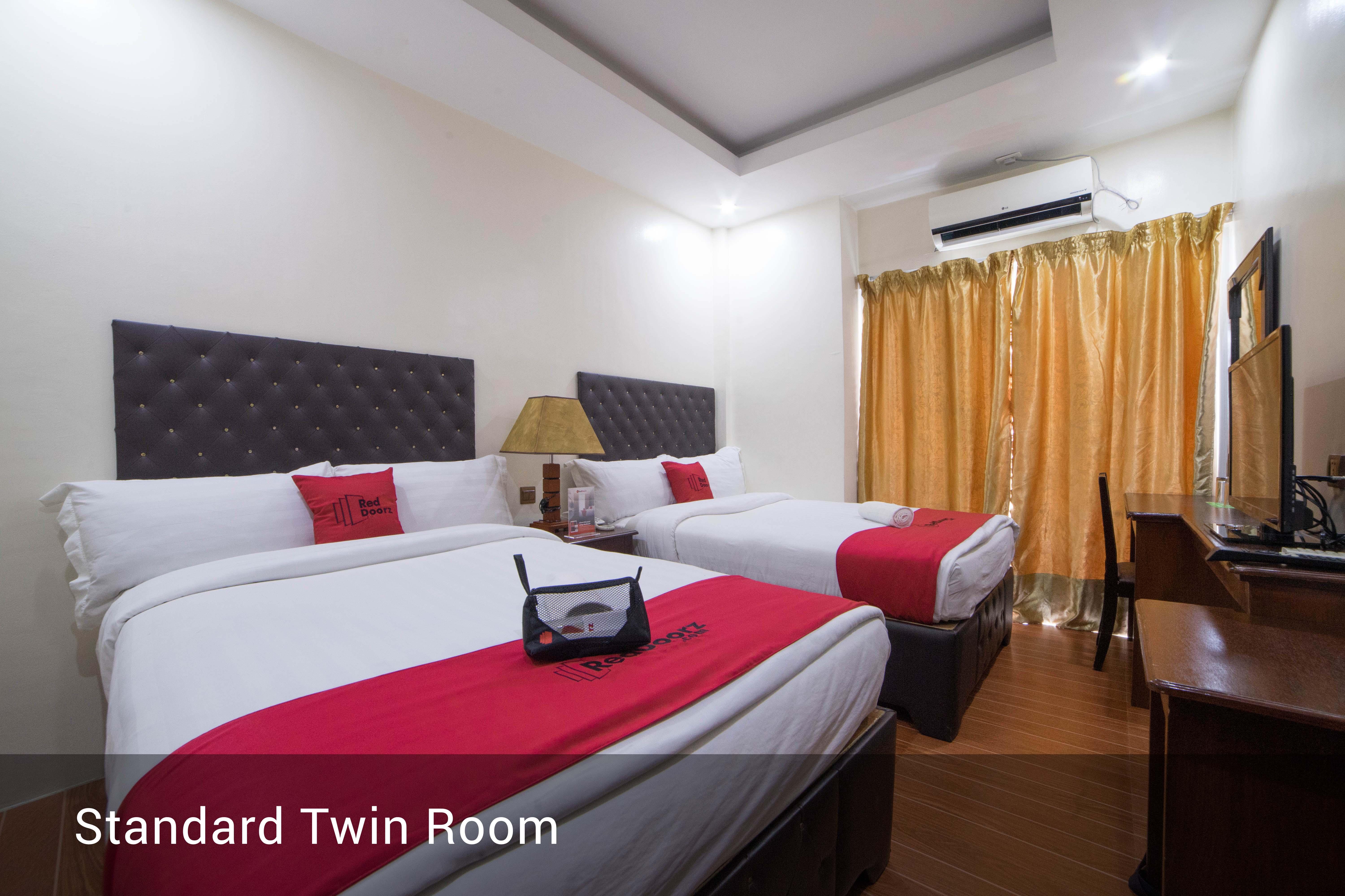 เรดดอร์ซ พลัส แอท บาลิบาโก อังเคเลสซิตี้ Hotel อังเฮเลส ภายนอก รูปภาพ