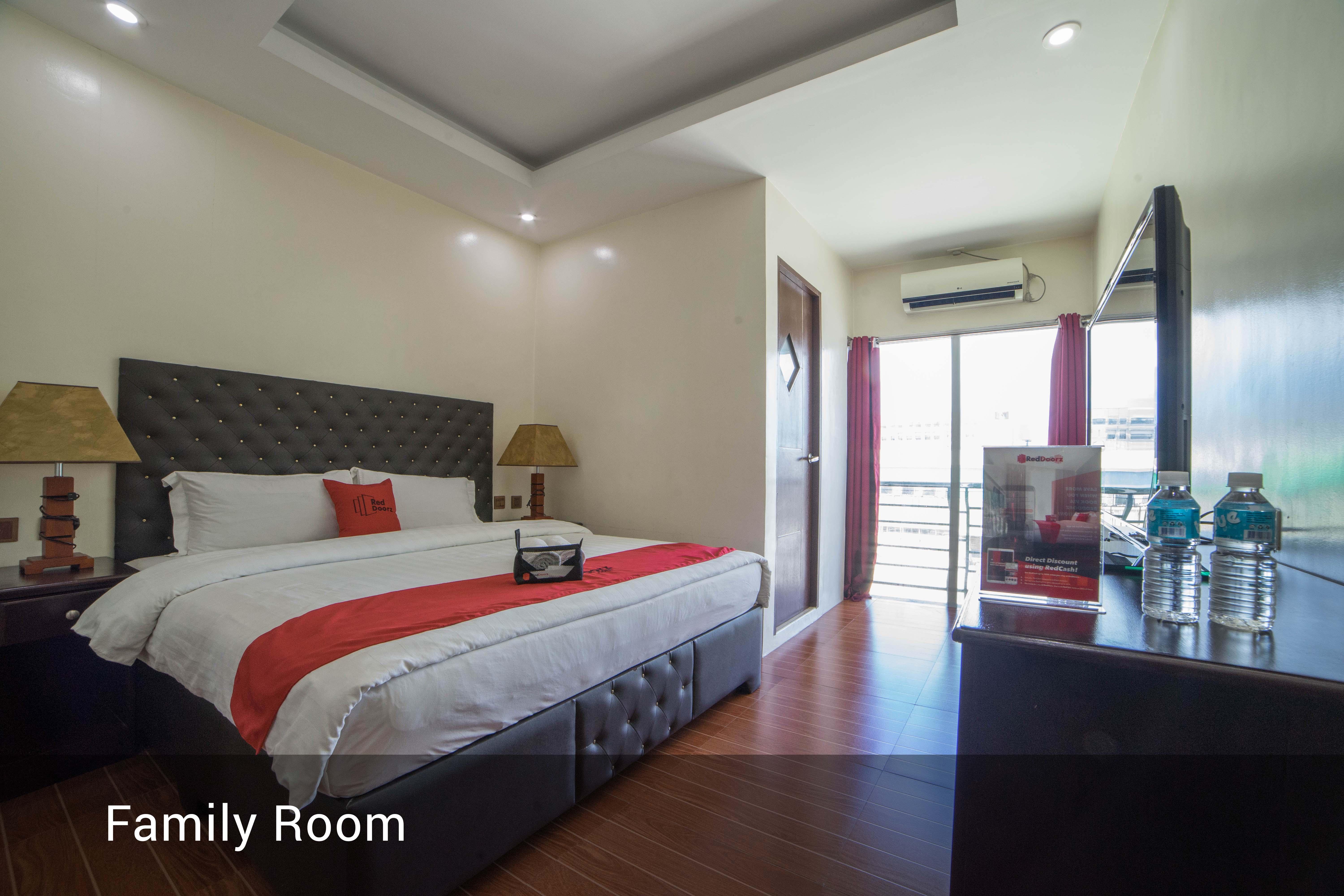 เรดดอร์ซ พลัส แอท บาลิบาโก อังเคเลสซิตี้ Hotel อังเฮเลส ภายนอก รูปภาพ