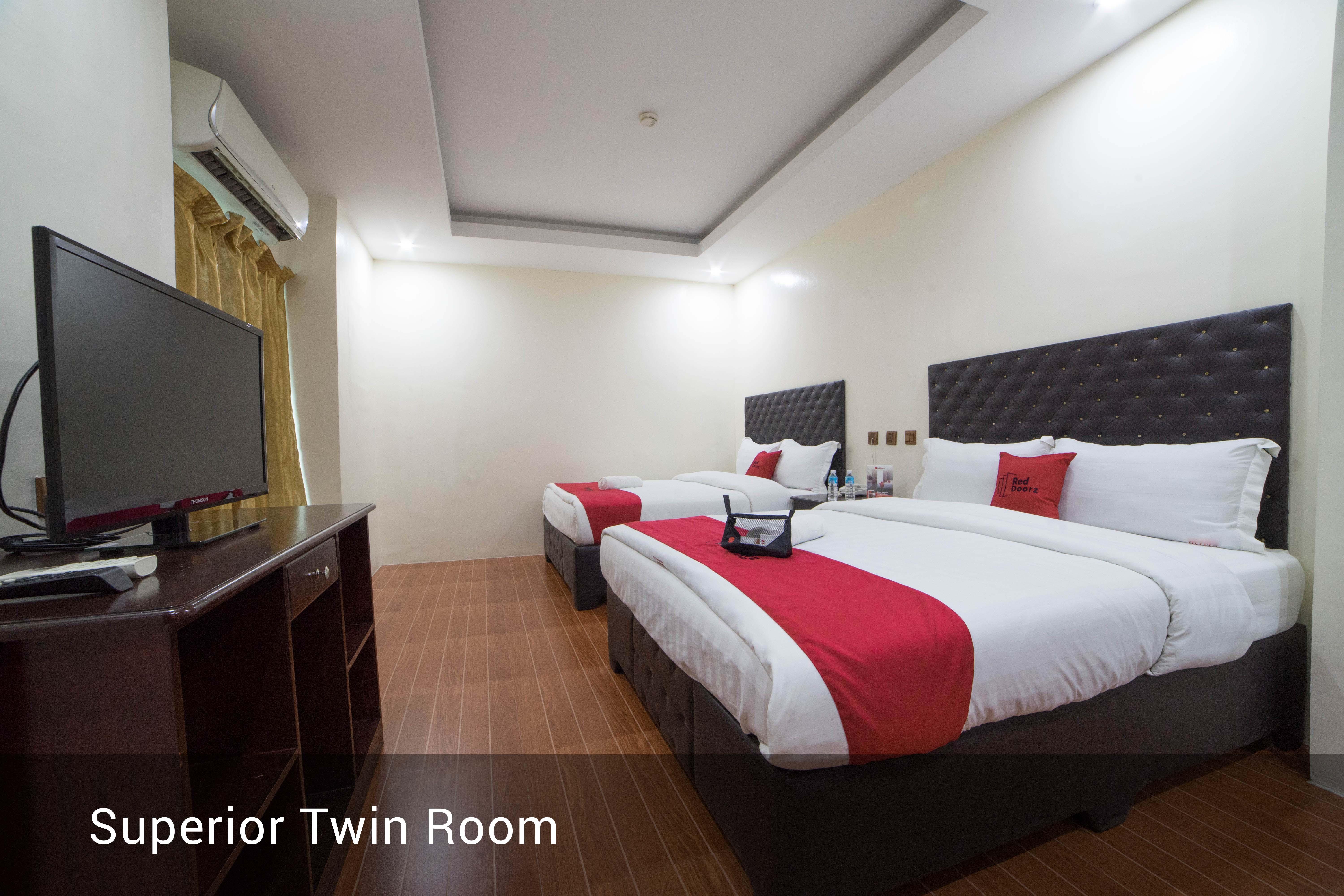 เรดดอร์ซ พลัส แอท บาลิบาโก อังเคเลสซิตี้ Hotel อังเฮเลส ภายนอก รูปภาพ