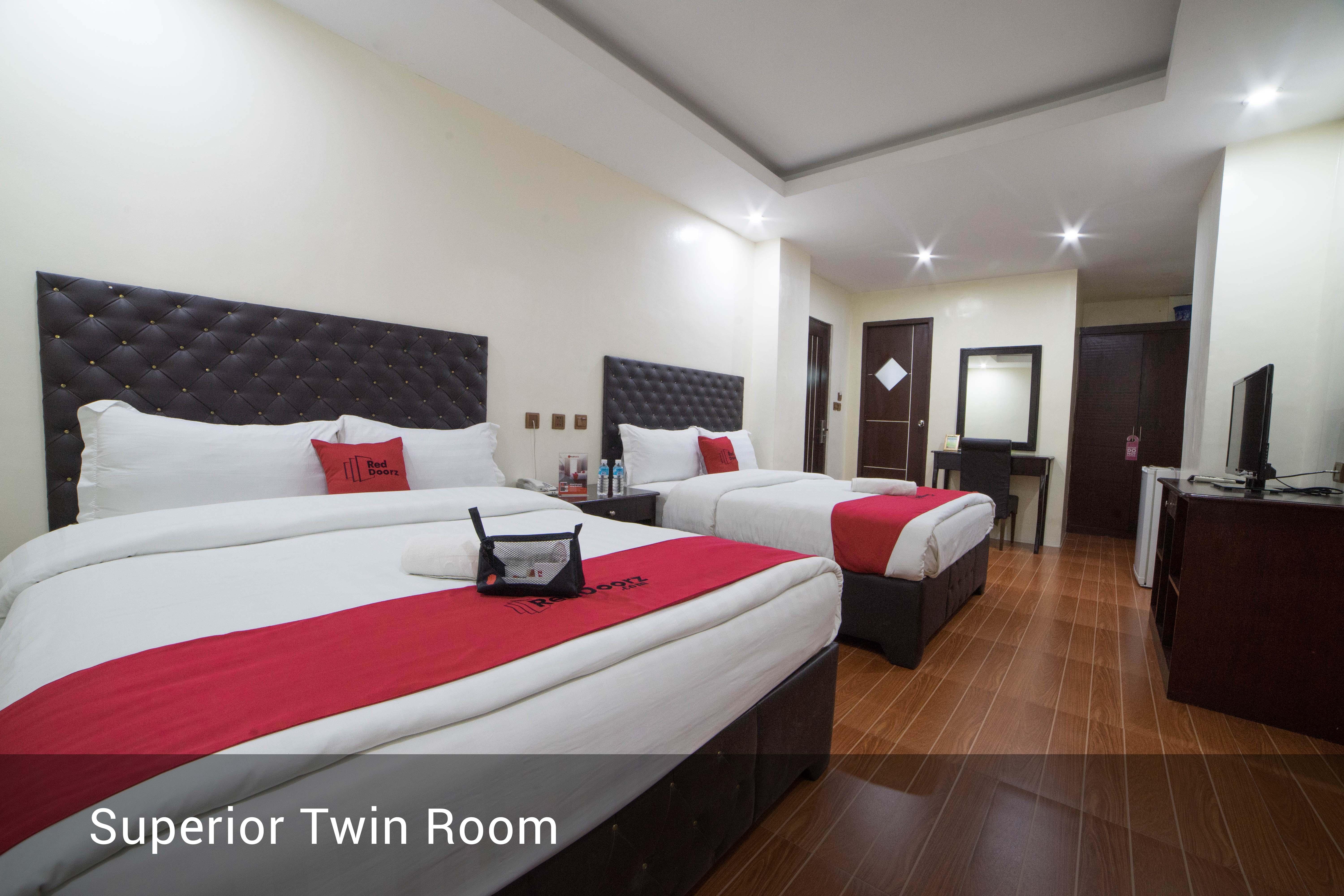 เรดดอร์ซ พลัส แอท บาลิบาโก อังเคเลสซิตี้ Hotel อังเฮเลส ภายนอก รูปภาพ
