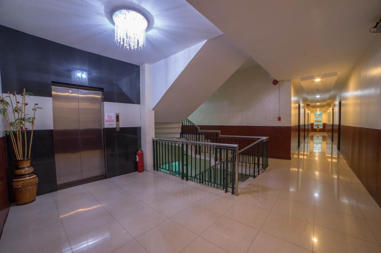 เรดดอร์ซ พลัส แอท บาลิบาโก อังเคเลสซิตี้ Hotel อังเฮเลส ภายนอก รูปภาพ